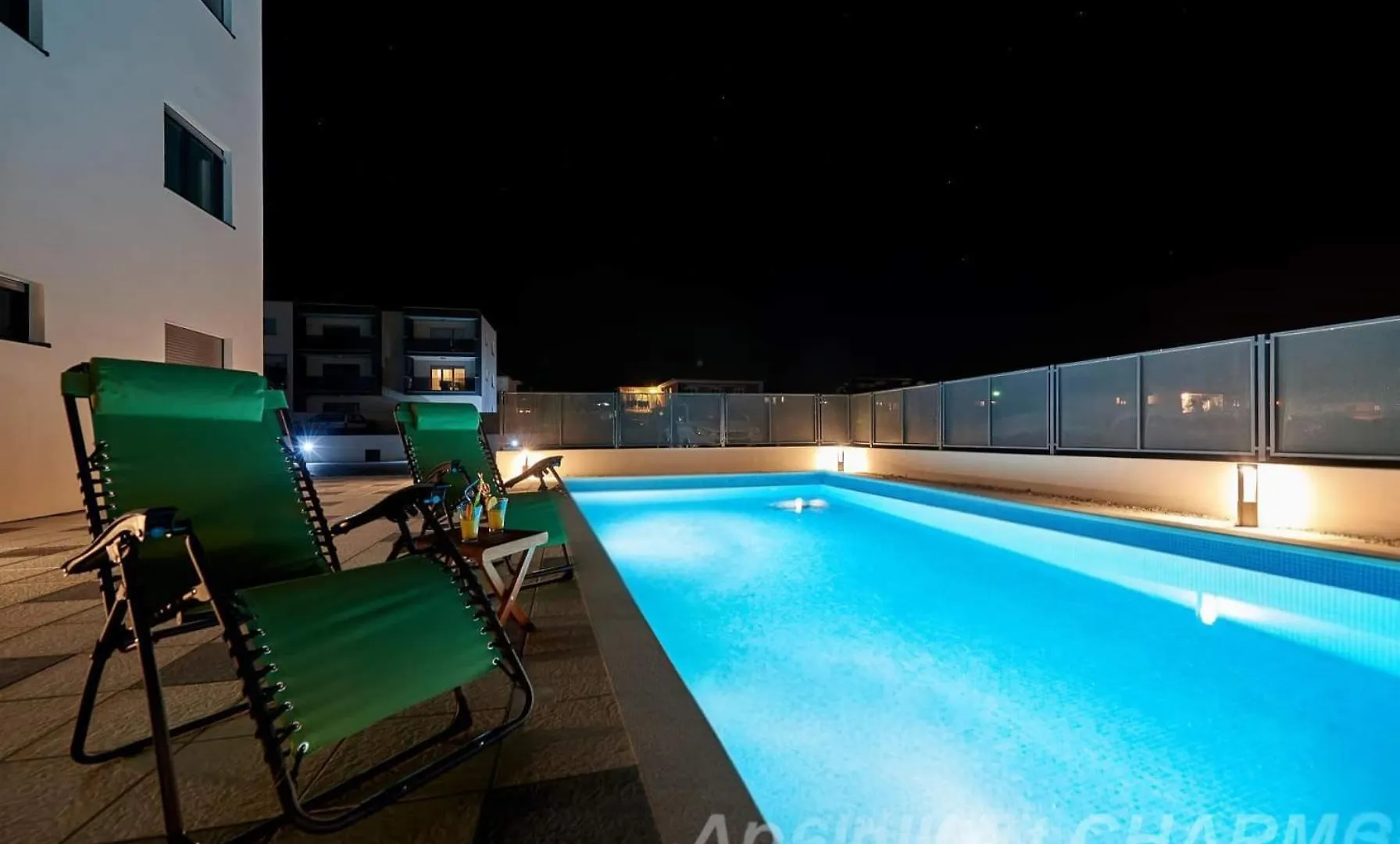 Luxury Apartment Charm With Pool contacts