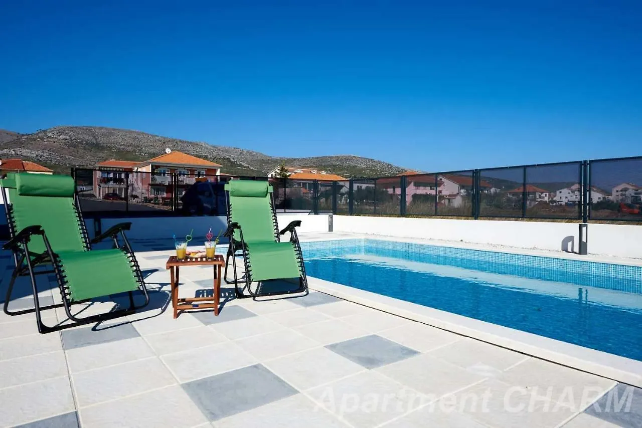Luxury Apartment Charm With Pool Trogir